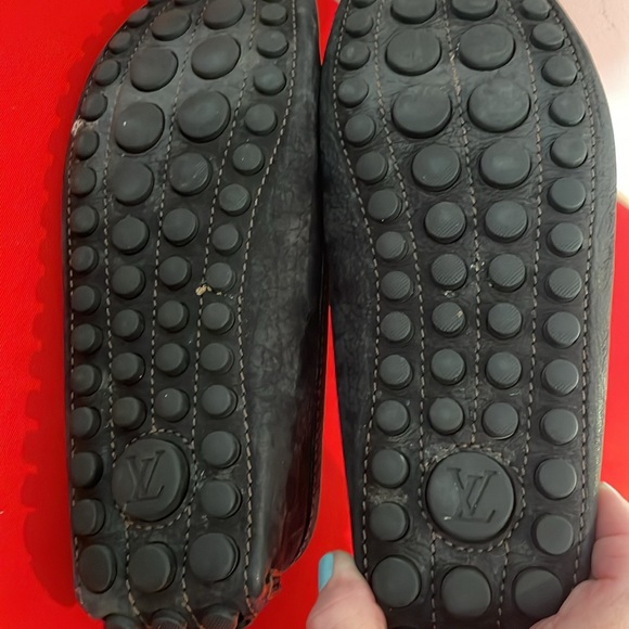 LOUIS VUITTON MENS’ TASSLE BLACK PEBBLED SUEDE DRIVING SHOE (8) - Picture 10 of 11